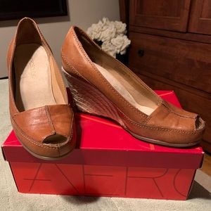 EUC! Aerosoles Tan ‘Well Done’ Espadrille Wedges